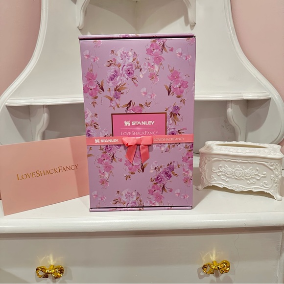 STANLEY x LoveShackFancy 40 Oz Quencher Cup Happy thoughts purple lavender print - Picture 4 of 11